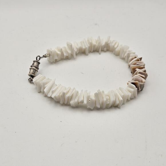 White & Brown Puka Chip Shell Beads Small Bracelet Vintage 90s Y2K Preppy Beach - Picture 2 of 5